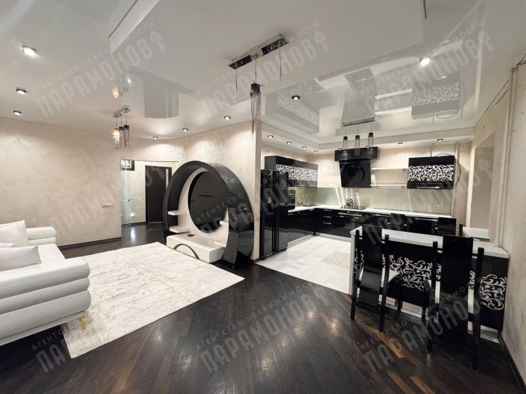 Продажа 3-комнатной квартиры, Тверь, Московская ул,  1