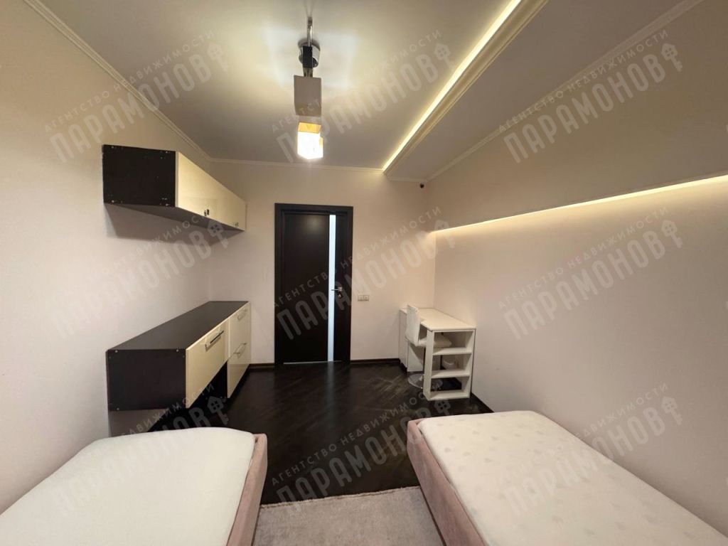 Продажа 3-комнатной квартиры, Тверь, Московская ул,  1