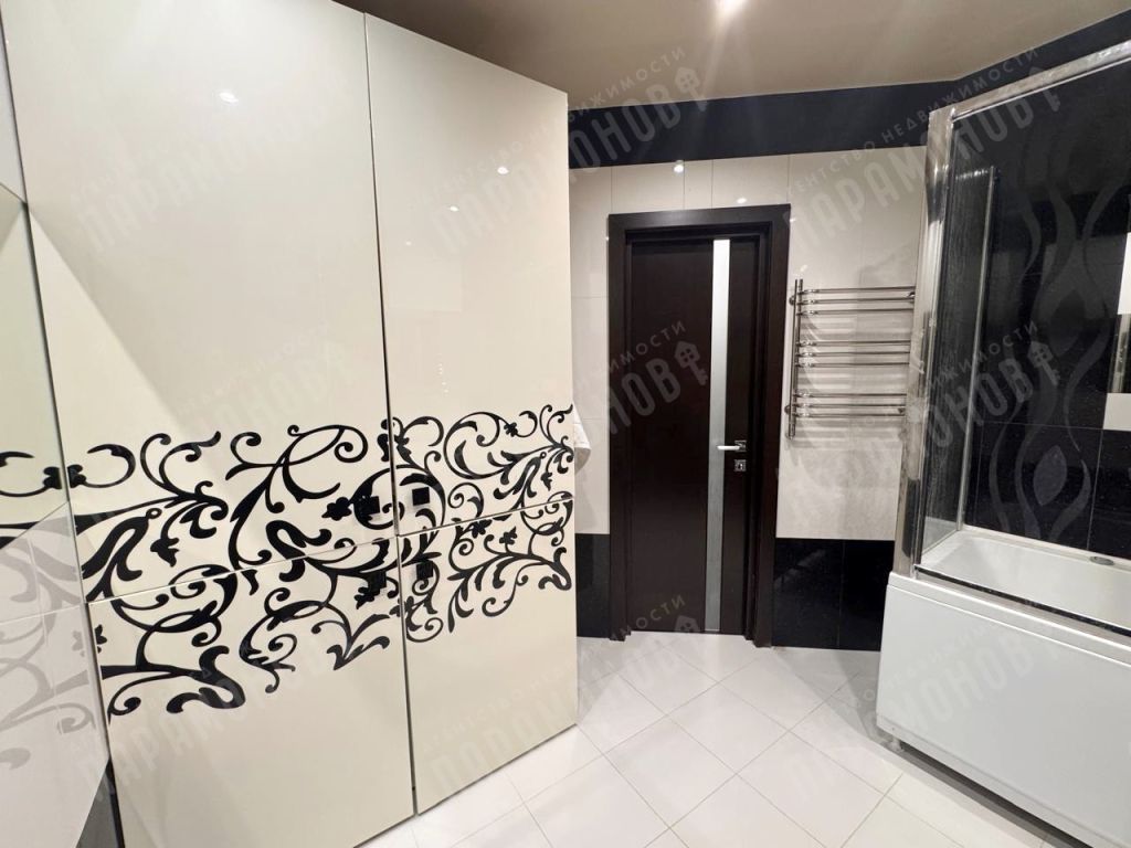 Продажа 3-комнатной квартиры, Тверь, Московская ул,  1