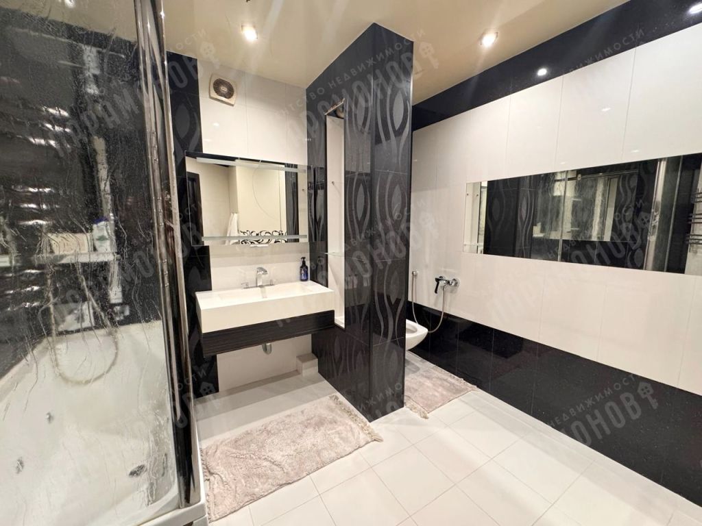 Продажа 3-комнатной квартиры, Тверь, Московская ул,  1