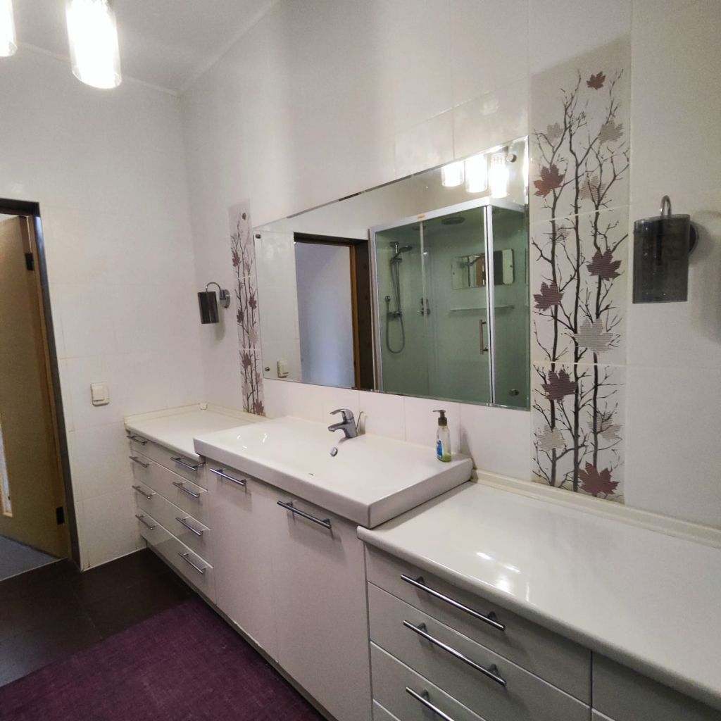 Продажа дома, 244м <sup>2</sup>, 8 сот., Полесье, 1-й Сиреневый пр-д,  8