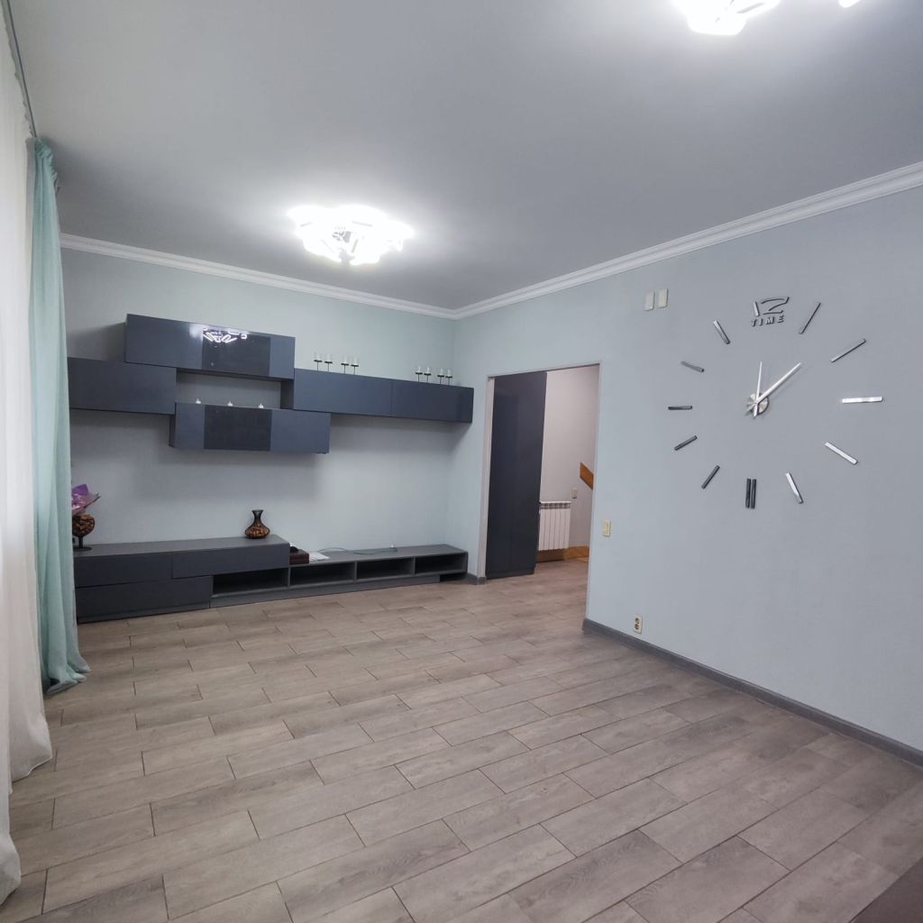 Продажа дома, 244м <sup>2</sup>, 8 сот., Полесье, 1-й Сиреневый пр-д,  8