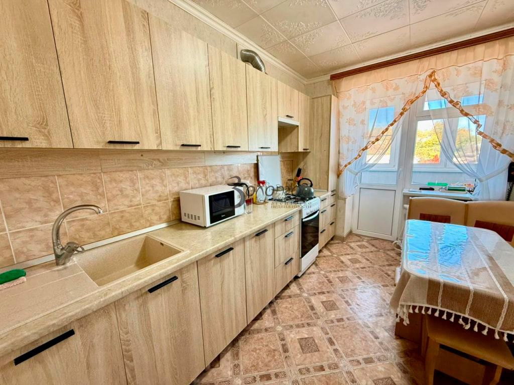 Продажа 3-комнатной квартиры, Кисловодск, Островского ул,  36