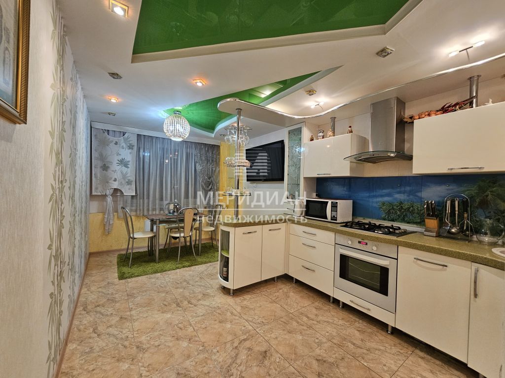 Продажа 2-комнатной квартиры, Бор, Луначарского ул,  204а