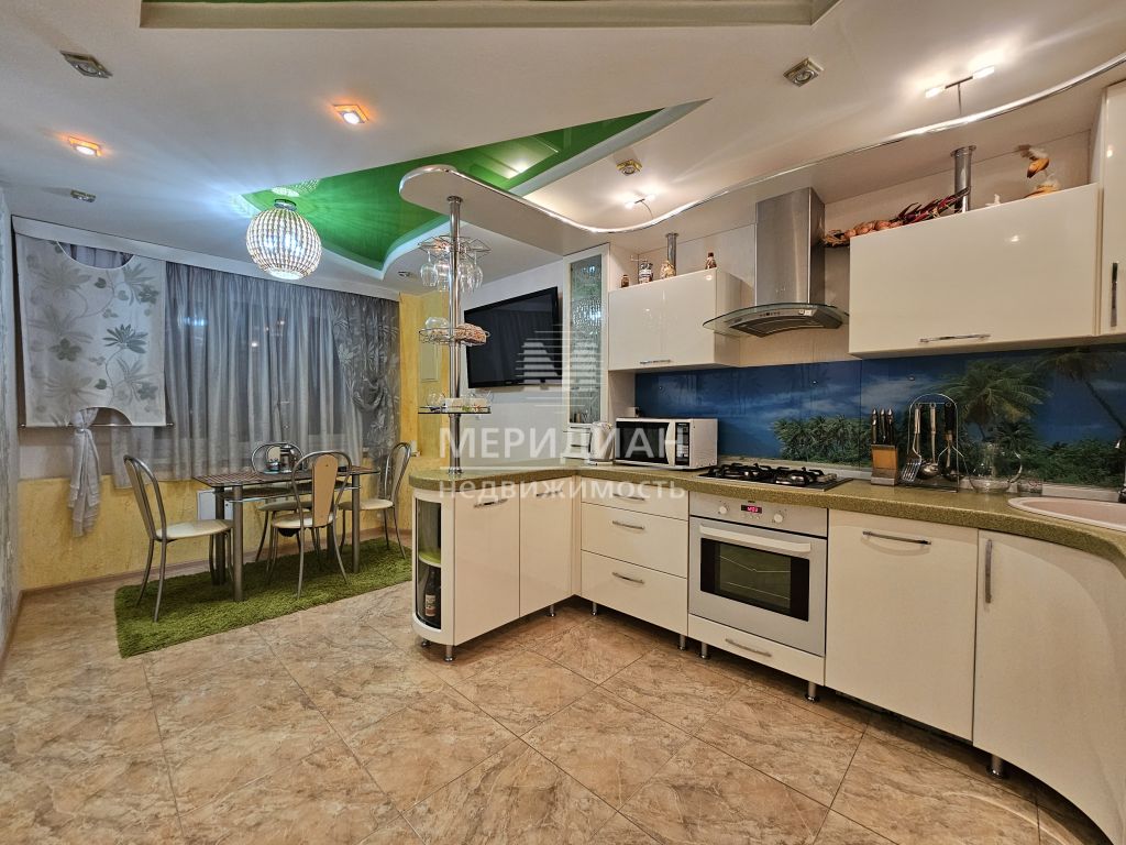 Продажа 2-комнатной квартиры, Бор, Луначарского ул,  204а