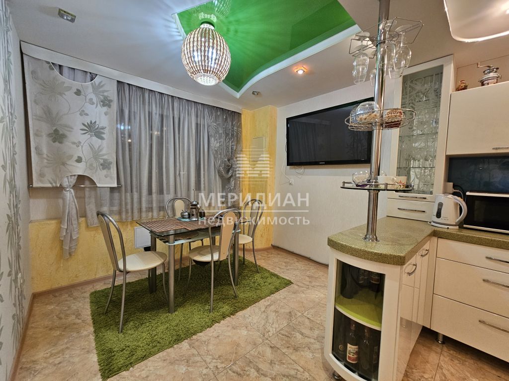 Продажа 2-комнатной квартиры, Бор, Луначарского ул,  204а