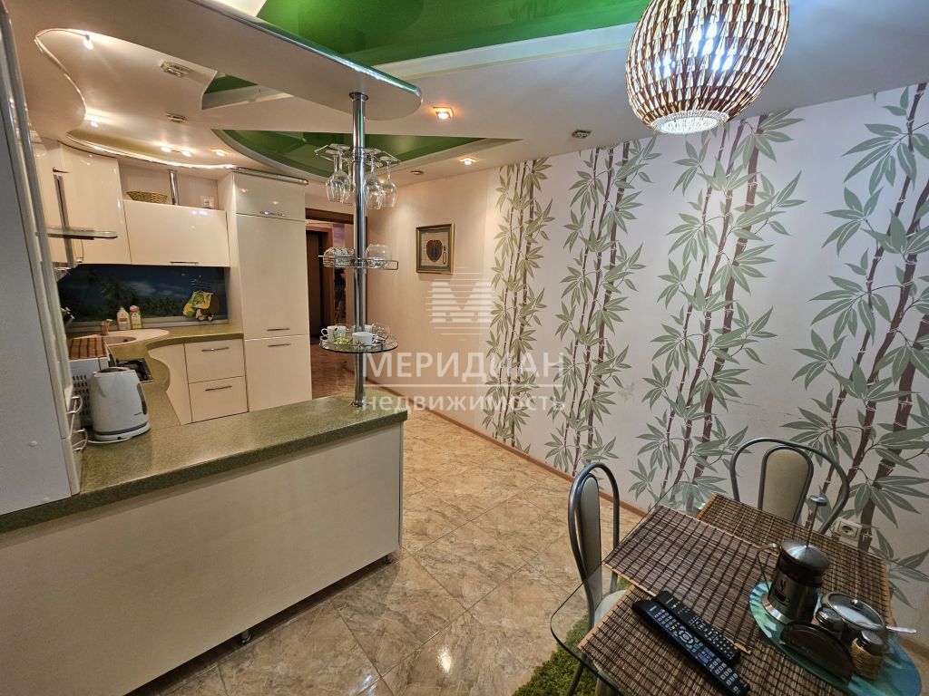 Продажа 2-комнатной квартиры, Бор, Луначарского ул,  204а