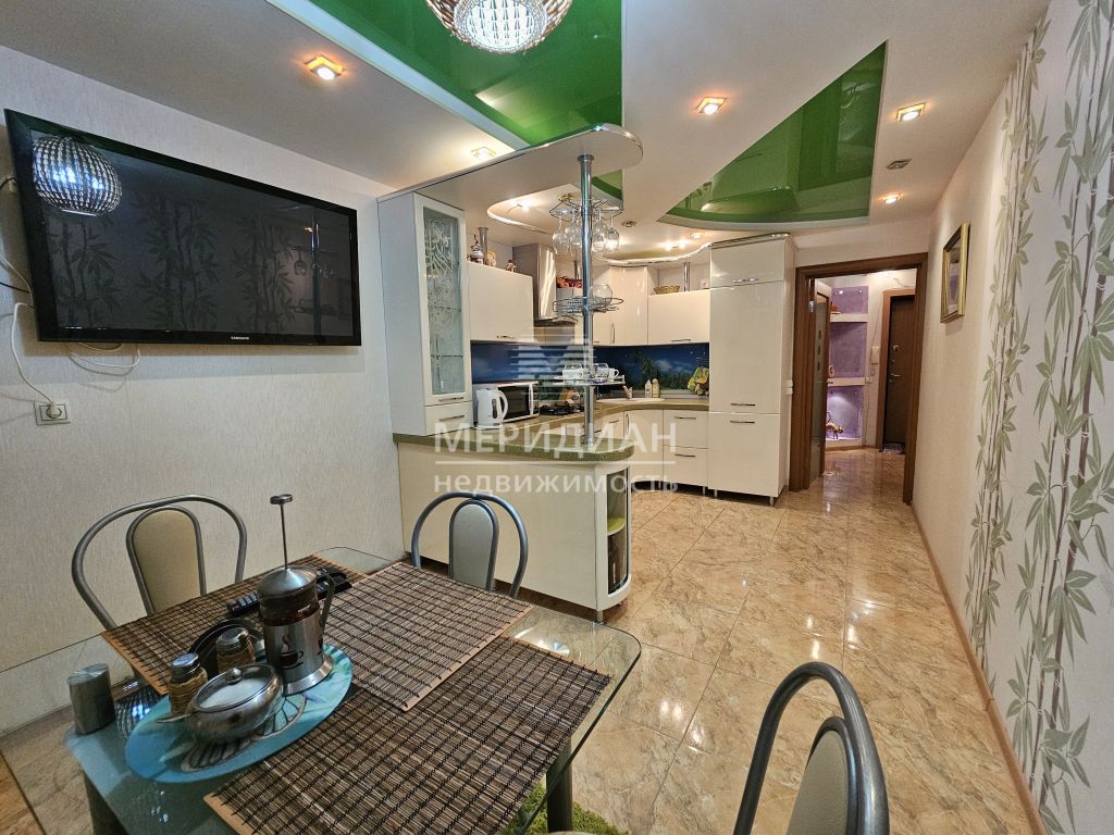 Продажа 2-комнатной квартиры, Бор, Луначарского ул,  204а