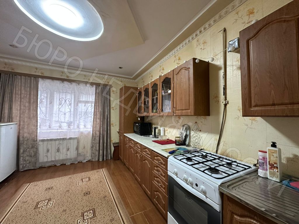 Продажа дома, 187м <sup>2</sup>, 3 сот., Балашов, Чапаева ул,  12