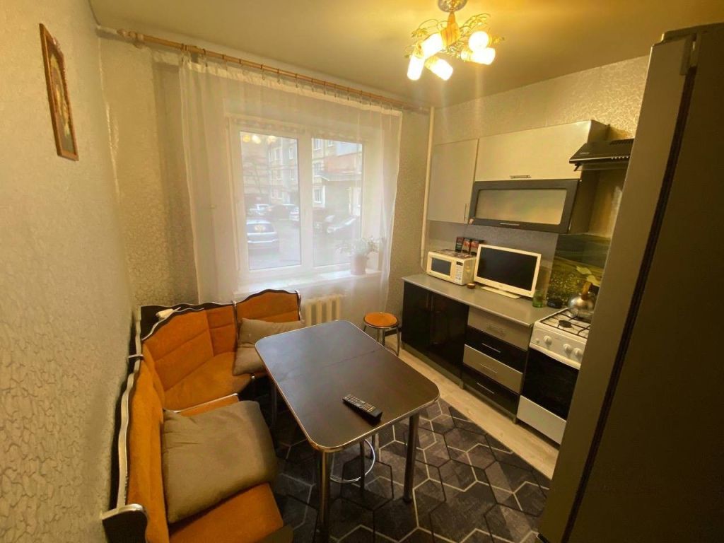 Продажа 3-комнатной квартиры, Саратов, Батавина ул,  2