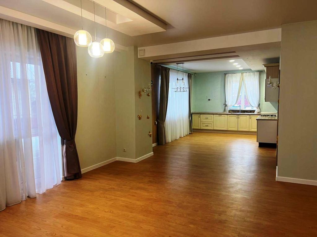 Продажа дома, 249м <sup>2</sup>, 6 сот., Кострома, 8 Марта ул,  37