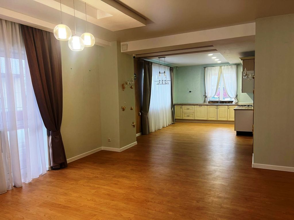 Продажа дома, 249м <sup>2</sup>, 6 сот., Кострома, 8 Марта ул,  37