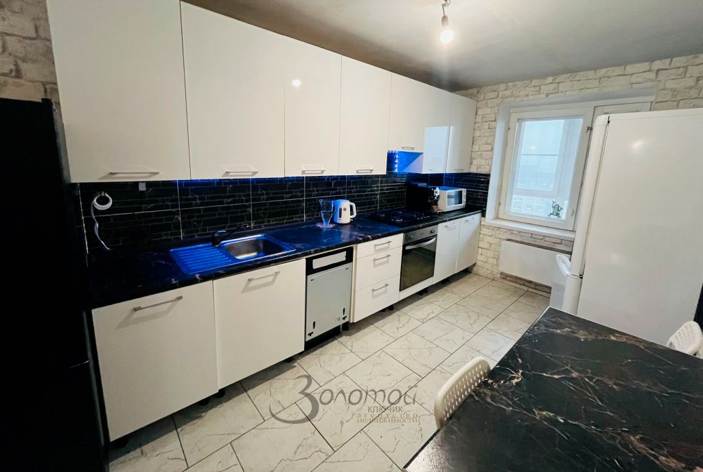 Продажа 2-комнатной квартиры, Нижний Новгород, Гагарина пр-кт,  107