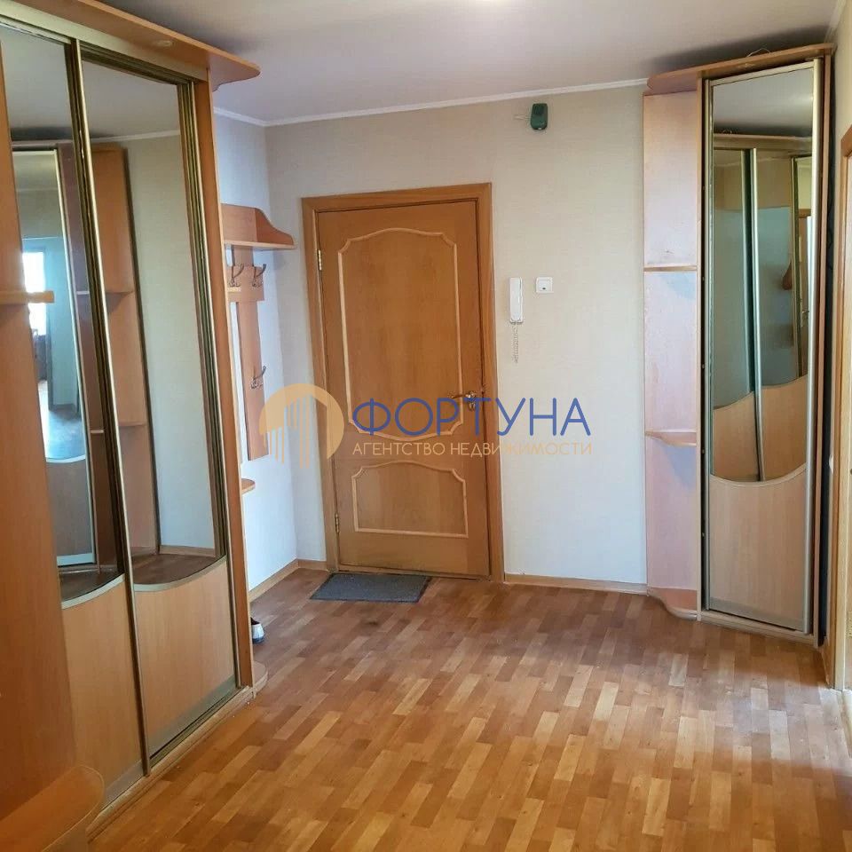 Продажа 3-комнатной квартиры, Белгород, Нагорная ул,  1
