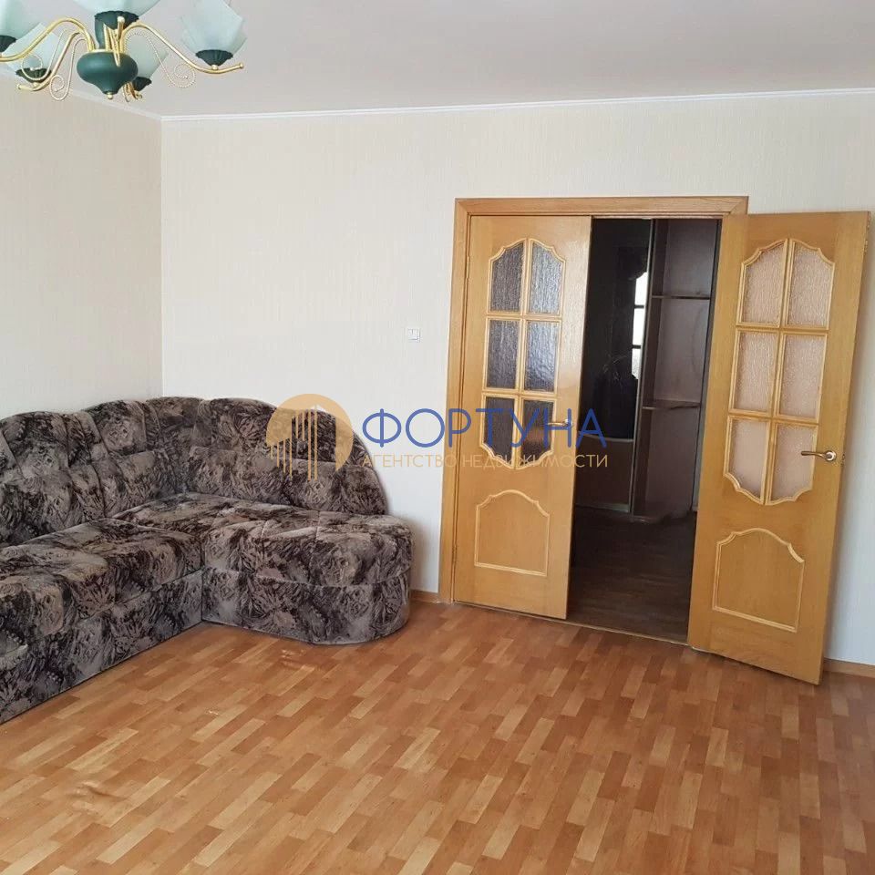 Продажа 3-комнатной квартиры, Белгород, Нагорная ул,  1