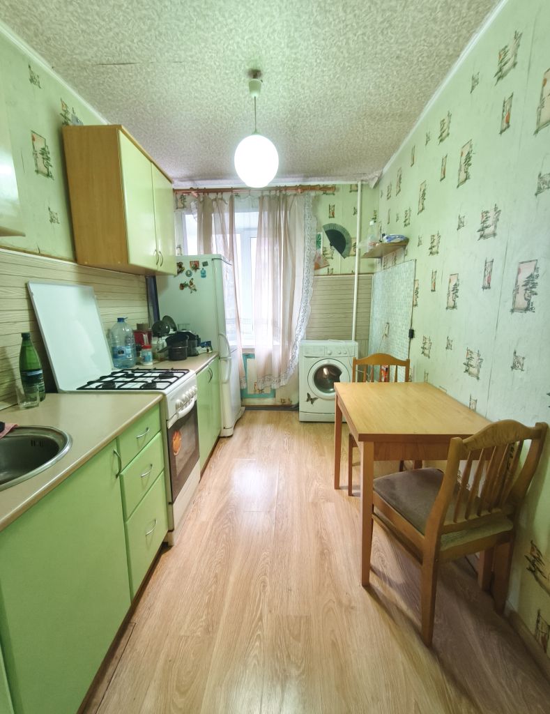 Продажа 2-комнатной квартиры, Новомосковск, Паровозная ул,  1