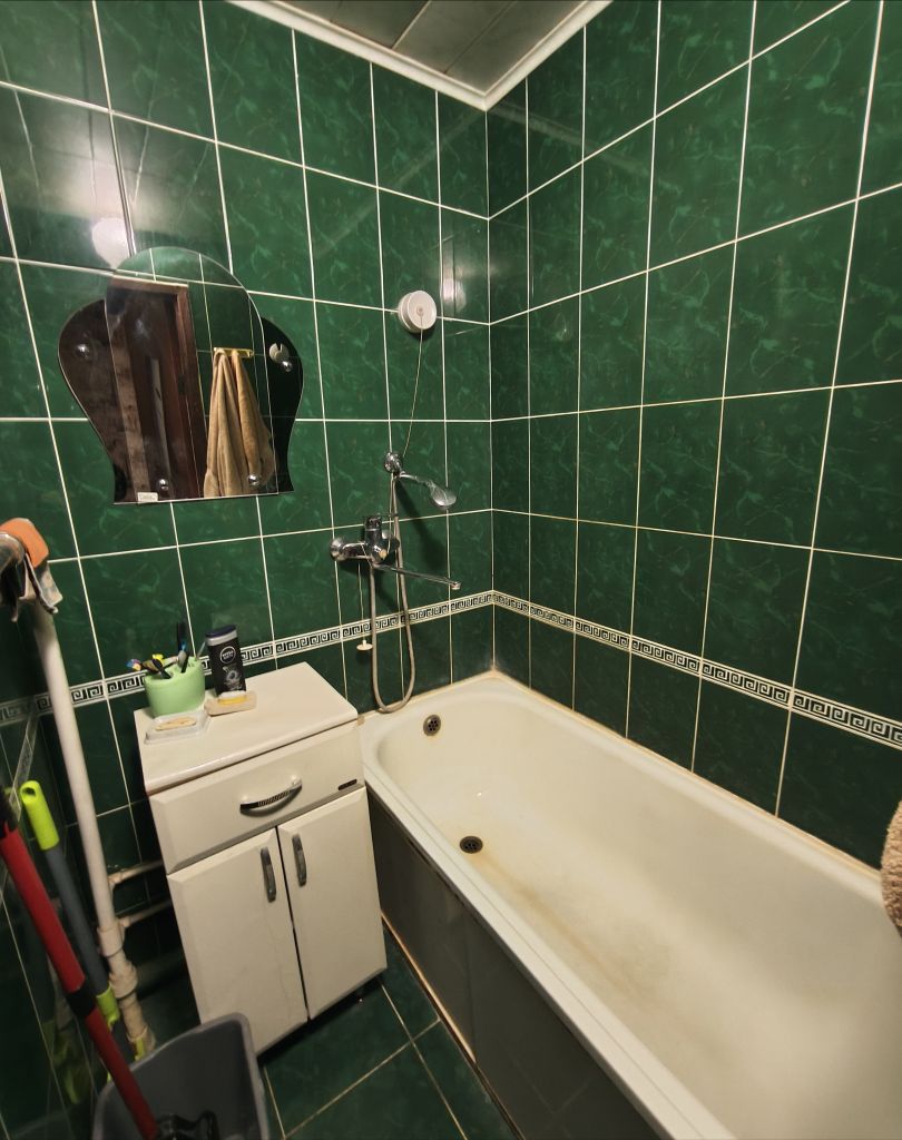 Продажа 2-комнатной квартиры, Новомосковск, Паровозная ул,  1