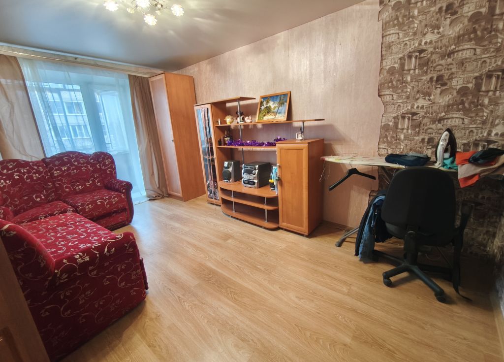 Продажа 2-комнатной квартиры, Новомосковск, Паровозная ул,  1