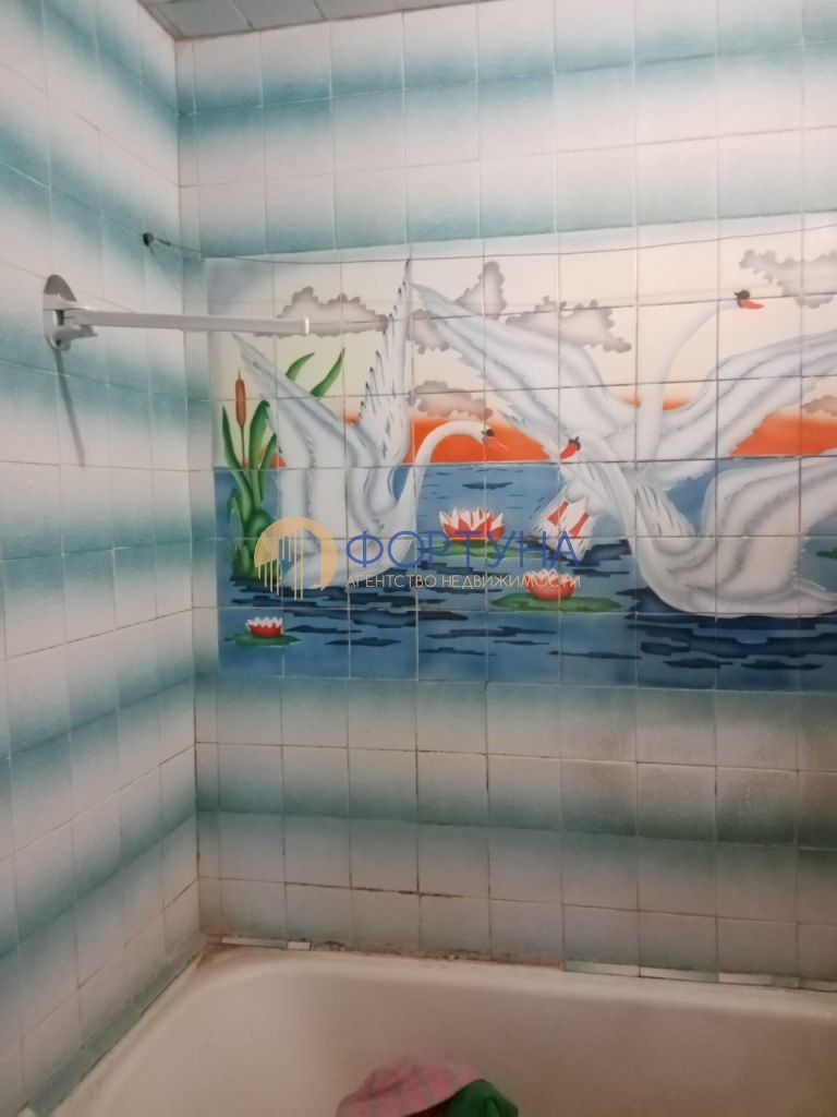 Продажа 4-комнатной квартиры, Белгород, Спортивная ул,  1