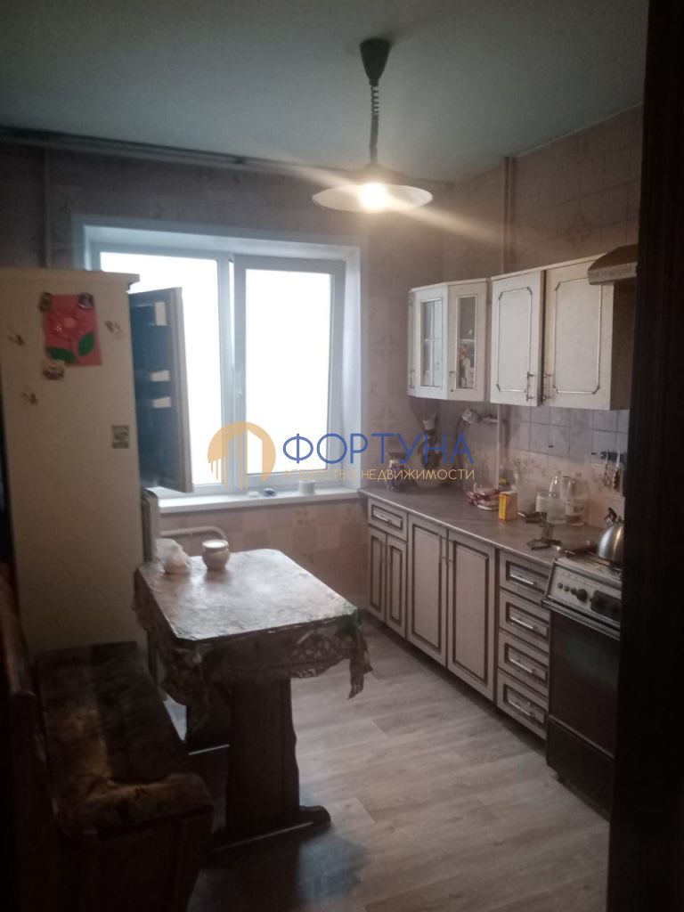 Продажа 4-комнатной квартиры, Белгород, Спортивная ул,  1