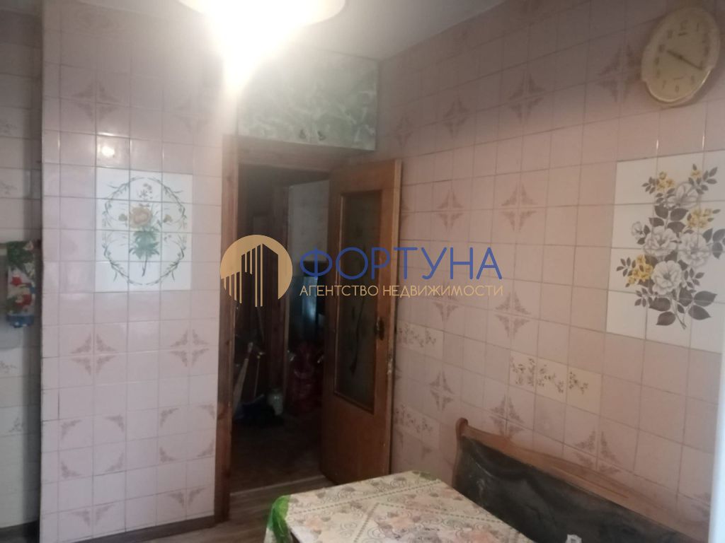 Продажа 4-комнатной квартиры, Белгород, Спортивная ул,  1