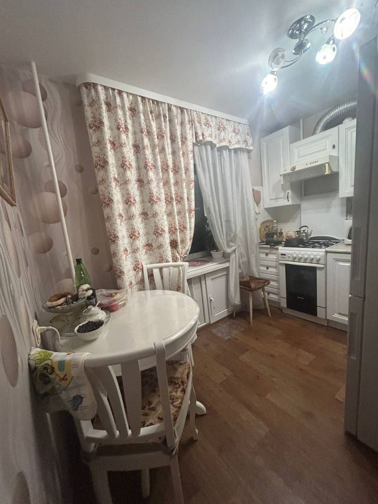 Продажа 4-комнатной квартиры, Дзержинск, Химиков б-р,  8/14