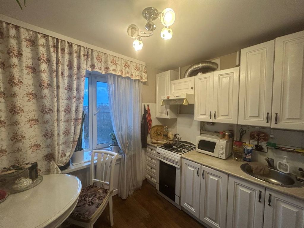 Продажа 4-комнатной квартиры, Дзержинск, Химиков б-р,  8/14