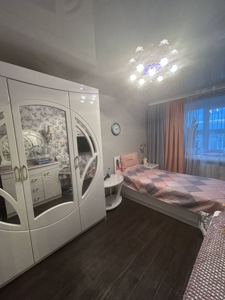 Продажа 4-комнатной квартиры, Дзержинск, Химиков б-р,  8/14