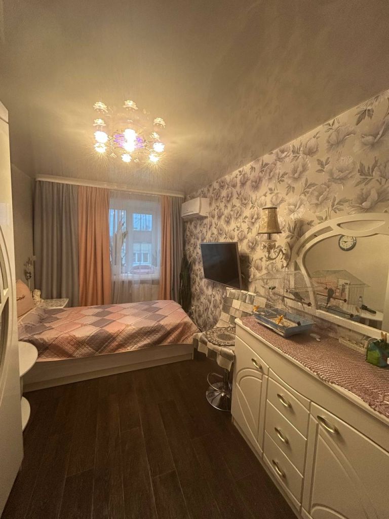 Продажа 4-комнатной квартиры, Дзержинск, Химиков б-р,  8/14