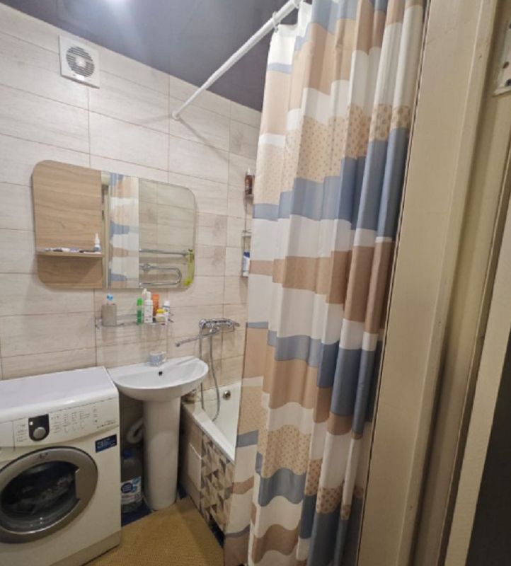 Продажа 3-комнатной квартиры, Энгельс, Золотовская ул,  14