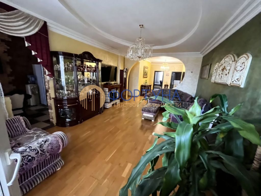 Продажа 3-комнатной квартиры, Белгород, Гостенская ул,  4