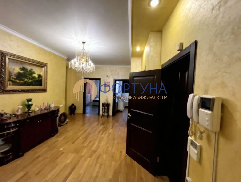 Продажа 3-комнатной квартиры, Белгород, Гостенская ул,  4