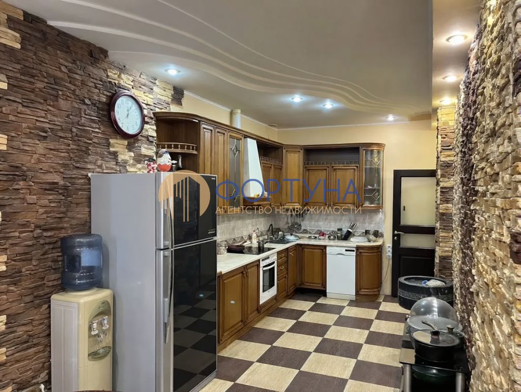 Продажа 3-комнатной квартиры, Белгород, Гостенская ул,  4