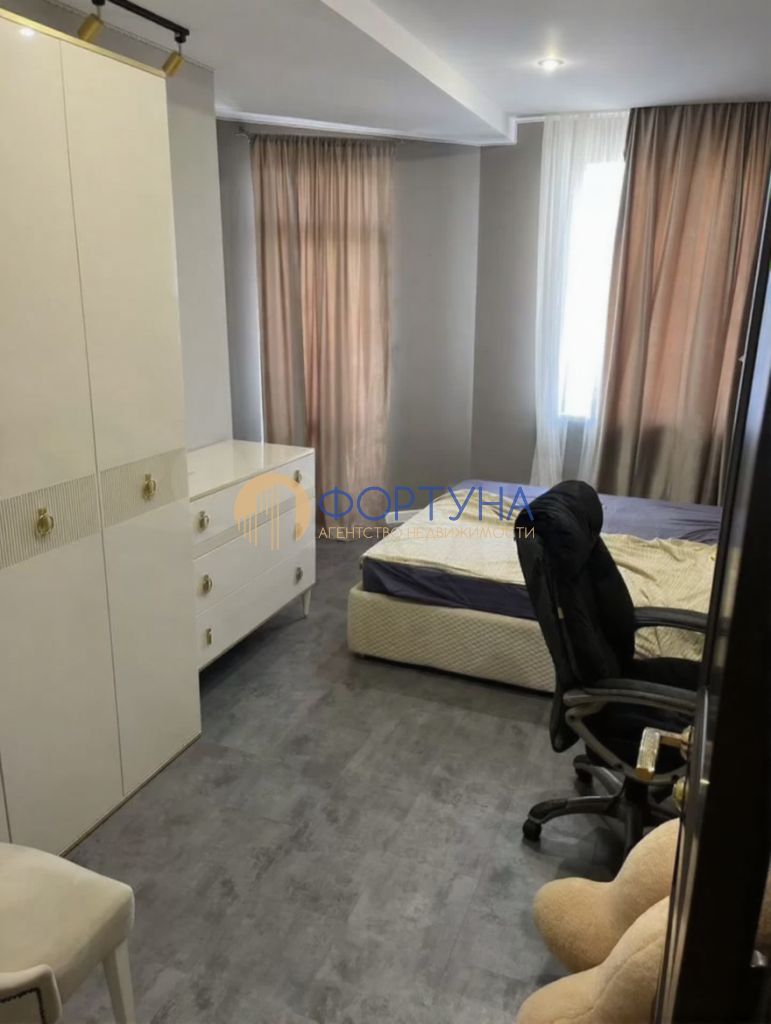 Продажа 3-комнатной квартиры, Белгород, Гостенская ул,  4