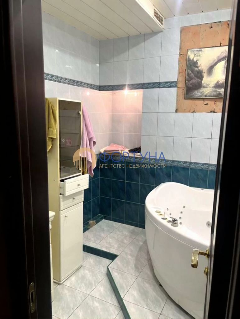 Продажа 3-комнатной квартиры, Белгород, Гостенская ул,  4