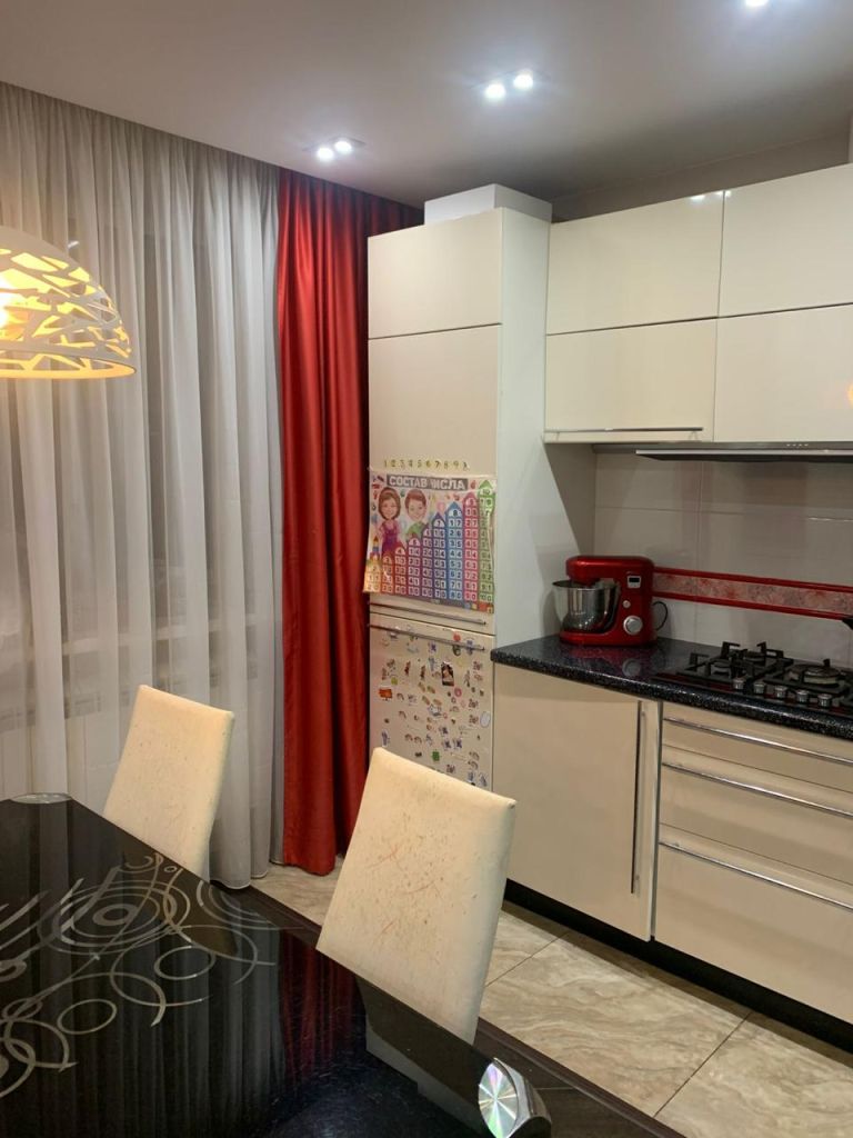 Продажа 3-комнатной квартиры, Романовка,  21