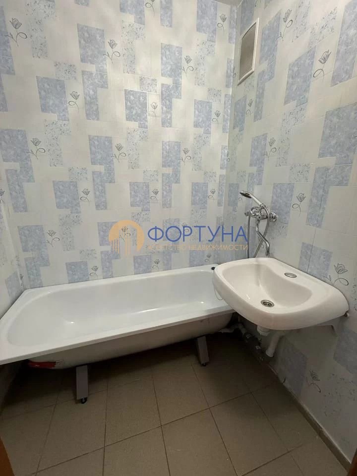 Продажа 1-комнатной квартиры, Белгород, Строителей б-р,  18