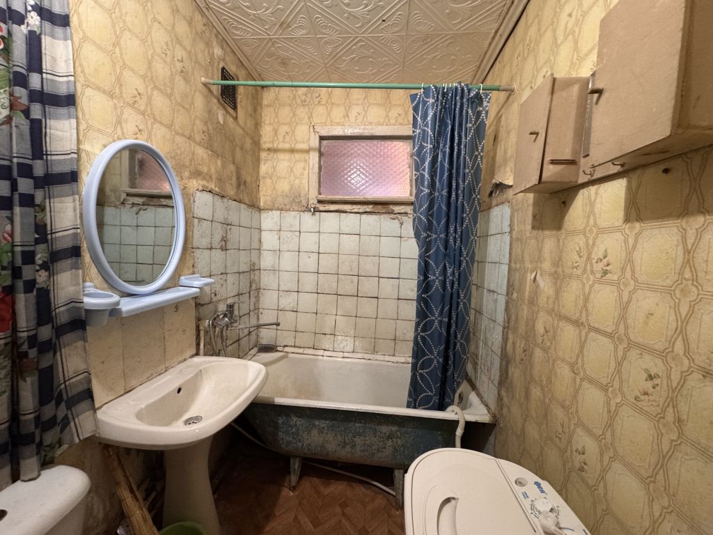 Продажа 2-комнатной квартиры, Пермь, Комбайнеров ул,  44