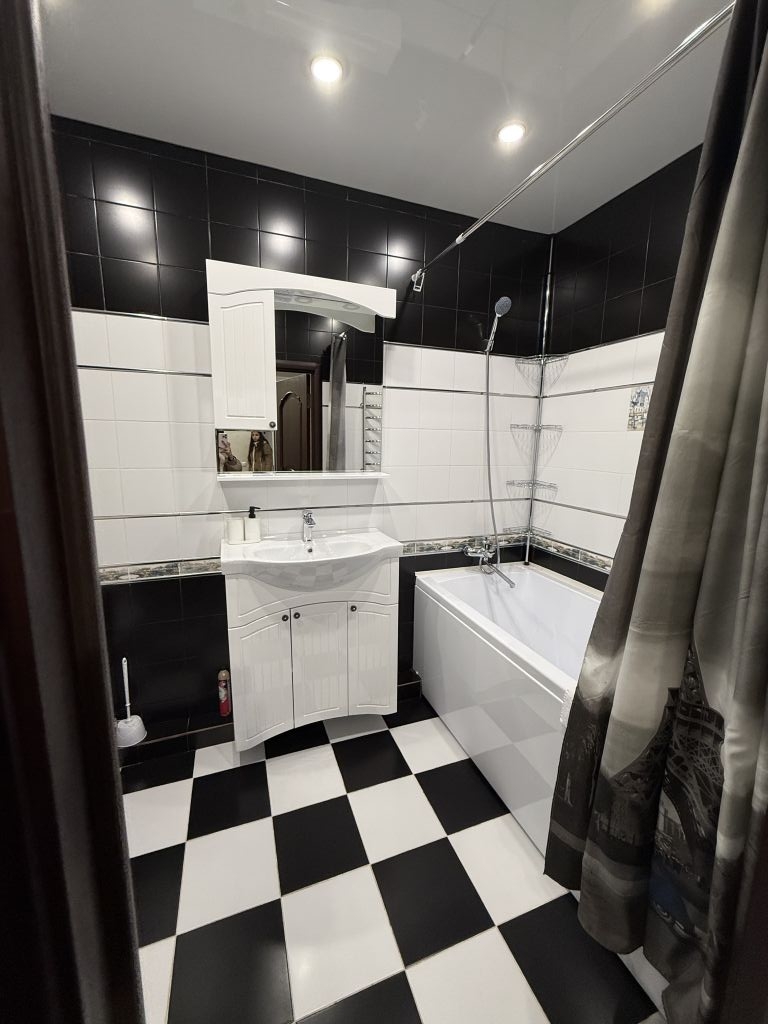 Продажа 3-комнатной квартиры, Ессентуки, Комарова ул,  23