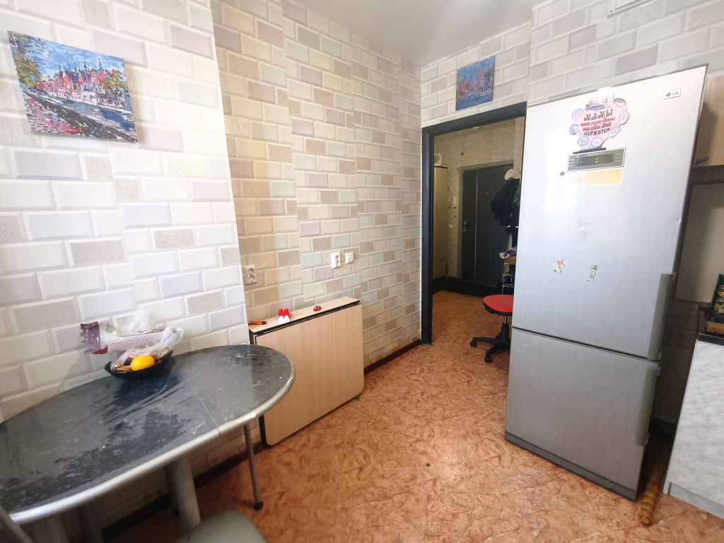 Продажа 2-комнатной квартиры, Новомосковск, Школьная ул.,  18А