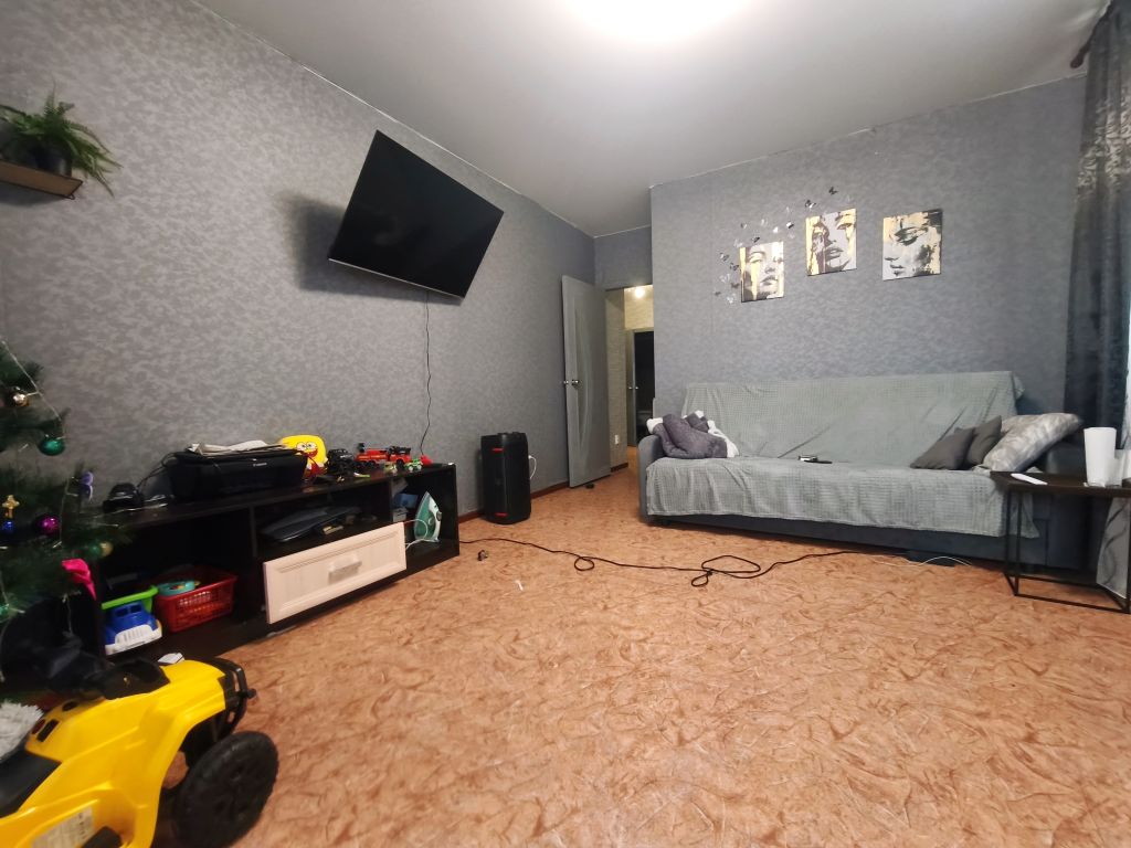 Продажа 2-комнатной квартиры, Новомосковск, Школьная ул.,  18А