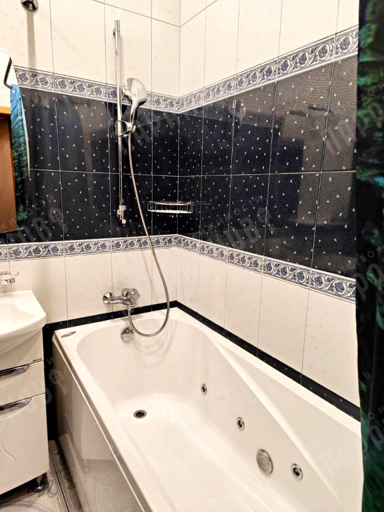 Продажа 2-комнатной квартиры, Тверь, Калинина пр-кт,  9