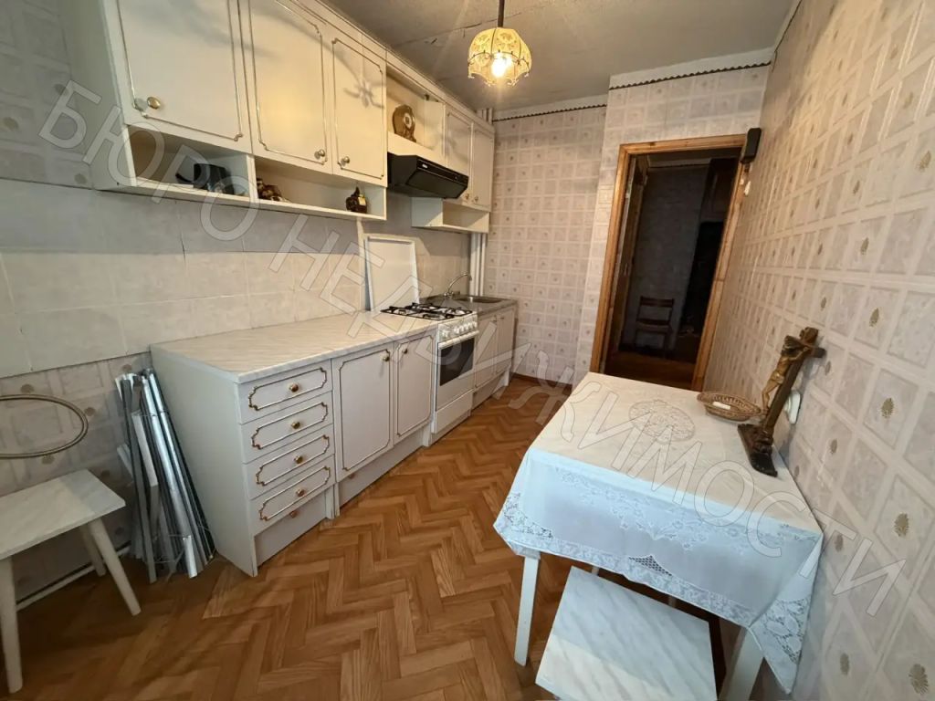 Продажа 3-комнатной квартиры, Балашов, Космонавтов пр-кт,  9