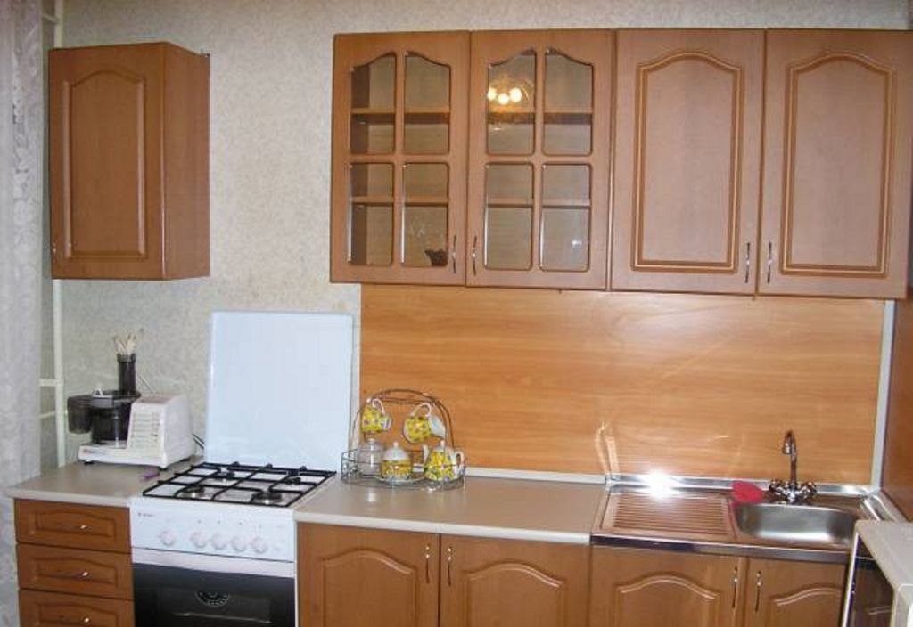 Советский кухонный гарнитур с алюминиевыми ручками. Кухня старого образца. Кухня старого образца. Мраморный кухонный гарнитур. Кухонный гарнитур кальвадос 1.